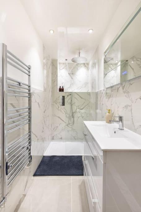 Lovely Garden Flat In Apartament *